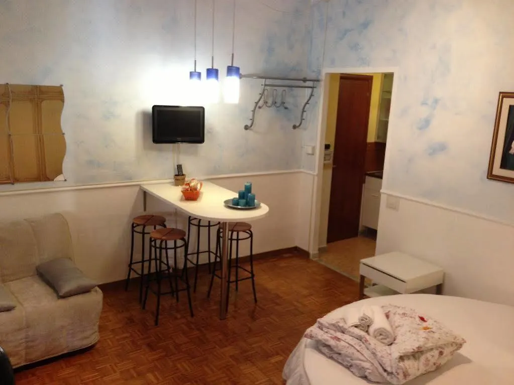 Aga Guesthouse Rome 2*,